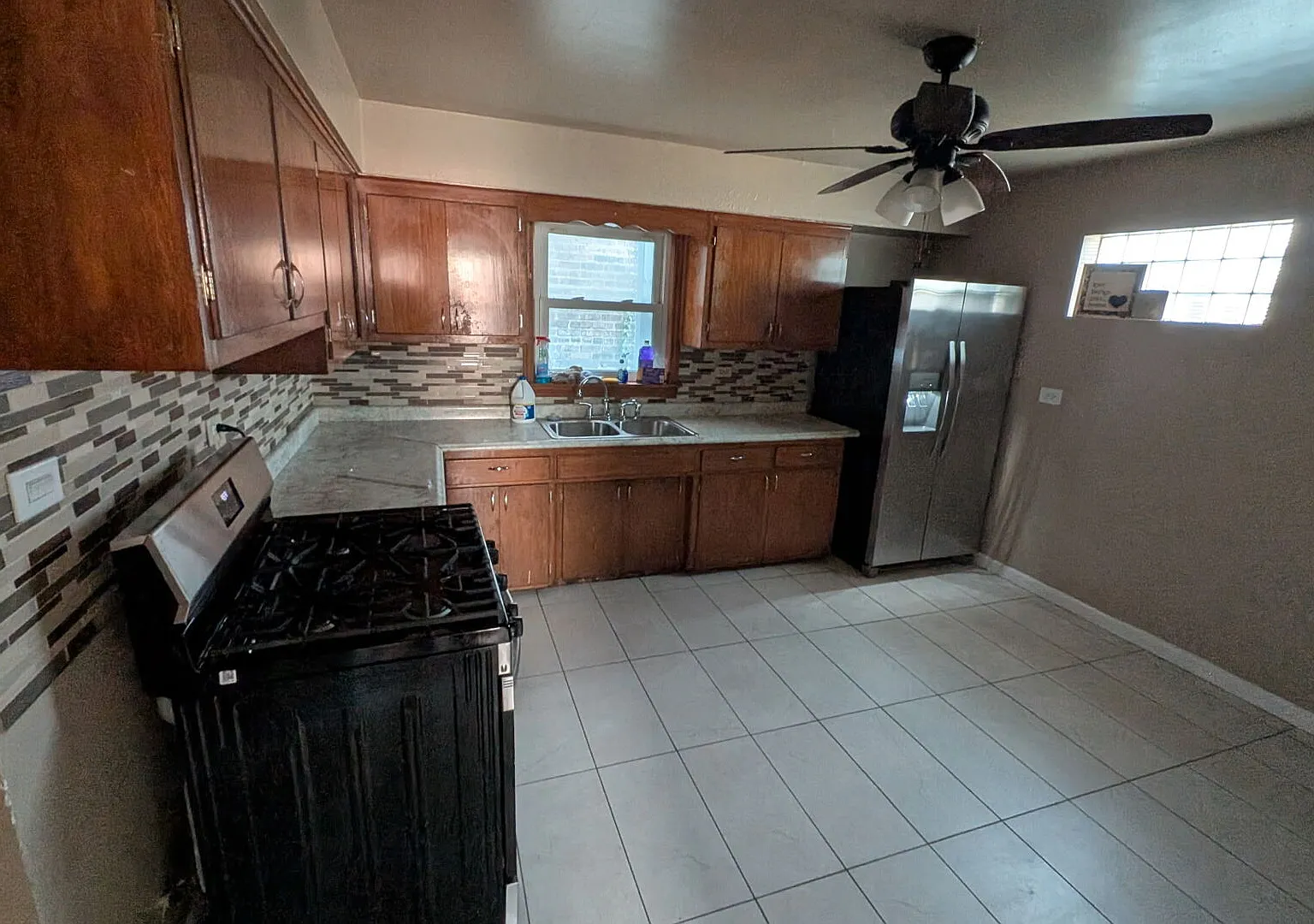 3 bed, 1300 sqft, $1,700 — Photo 4