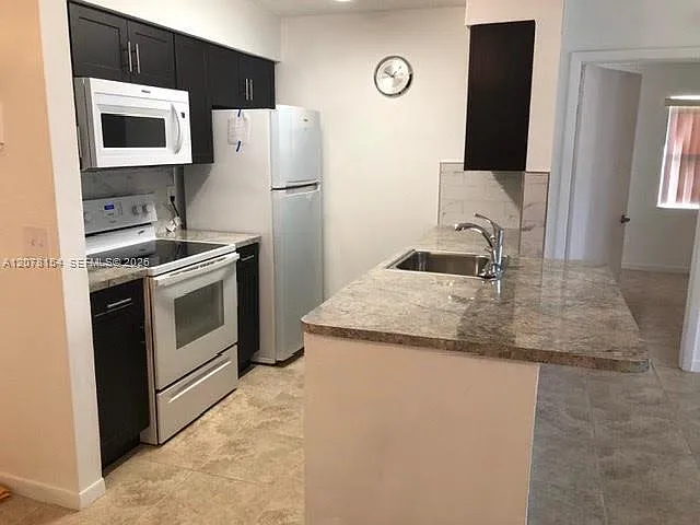 Bella Grand Condo — Photo 3