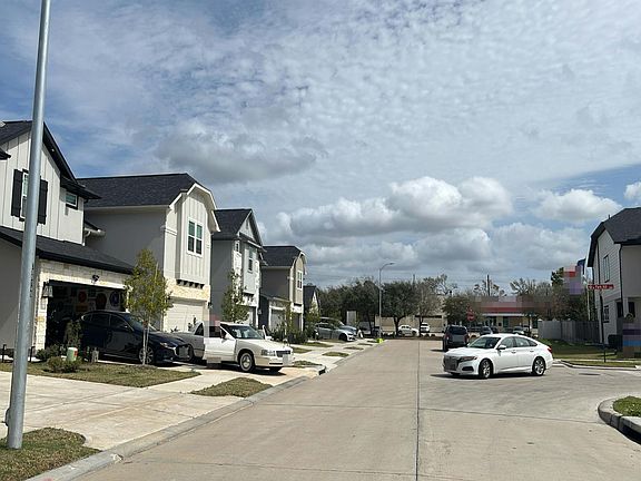 4th image of 2934 Park Hill Ln