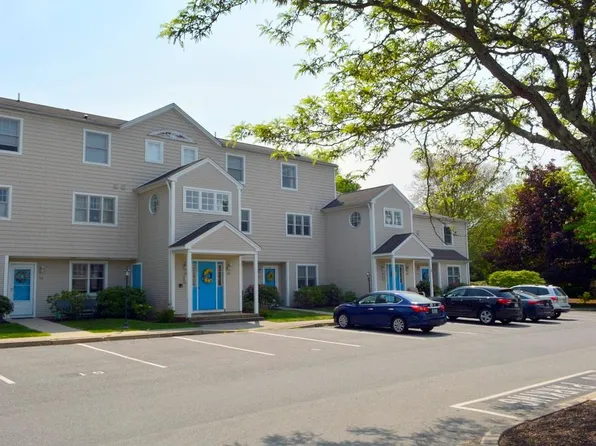 2 Bristol Woods Dr #B, Bristol, RI 02809