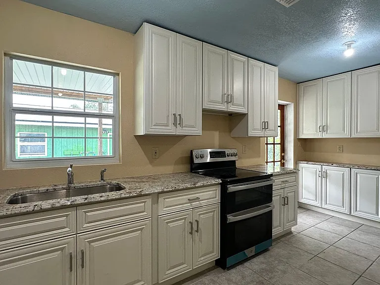 261 Caldwell St — Photo 35