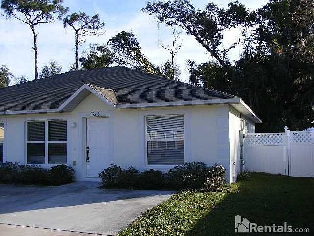 1st image of 823 Douglas Ave