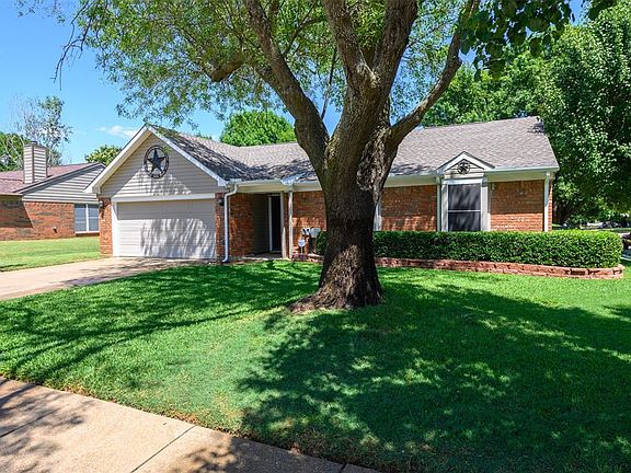 2nd image of 2713 Fountainview Dr