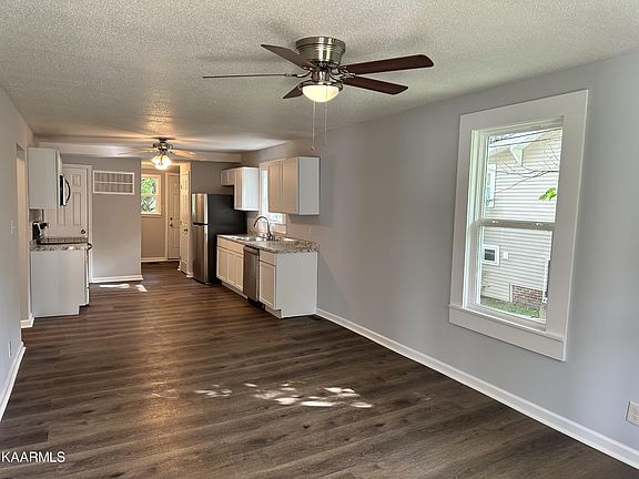 5th image of 2111 McCroskey Ave