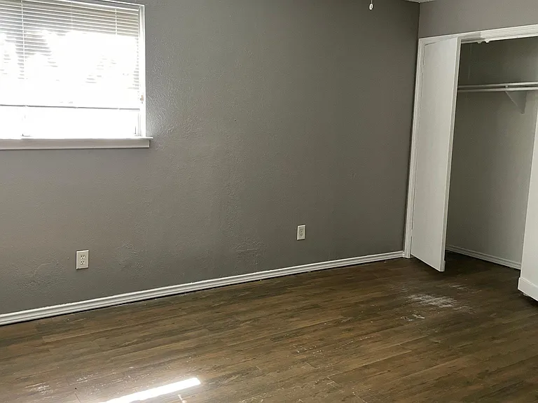 2723 Kellogg Ave — Photo 11