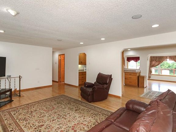 5th image of 781 229th Ln NE