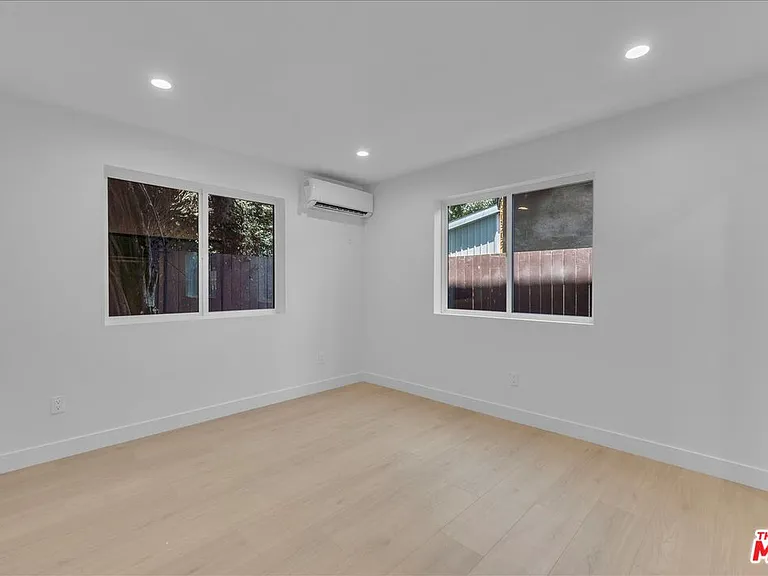 6913 Encino Ave #LOWER — Photo 24