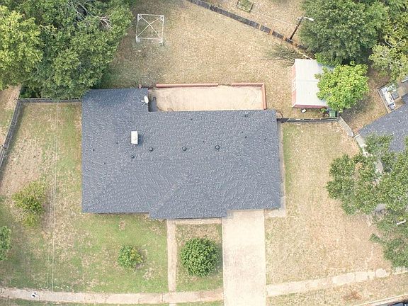 3rd image of 202 Rose Marie Blvd