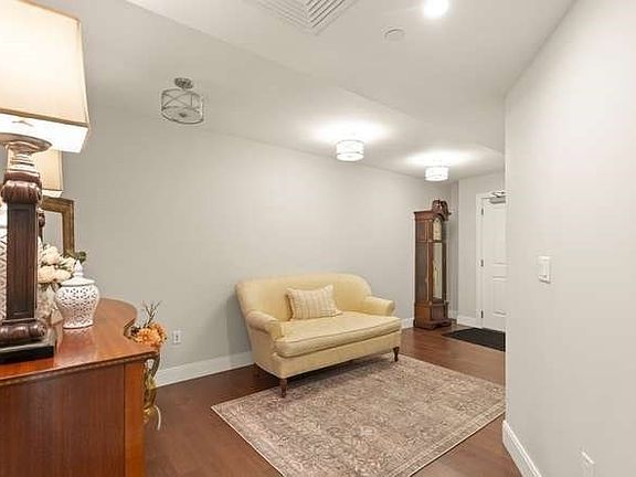 3rd image of 201 Elliott St #100