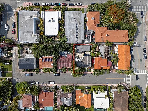 5th image of 821 Espanola Way