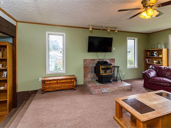 4th image of 9325 SE Regents Dr