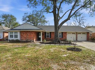 10411 Londonderry Dr, Houston, TX 77043