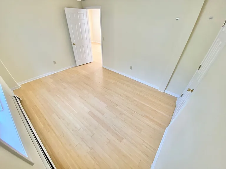 52 Grant St — Photo 13