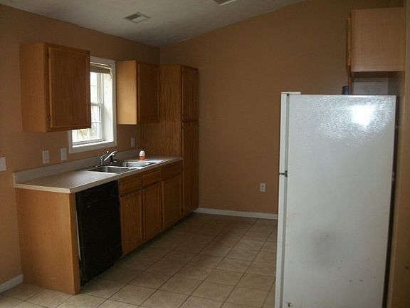 3rd image of 414 Catawba St