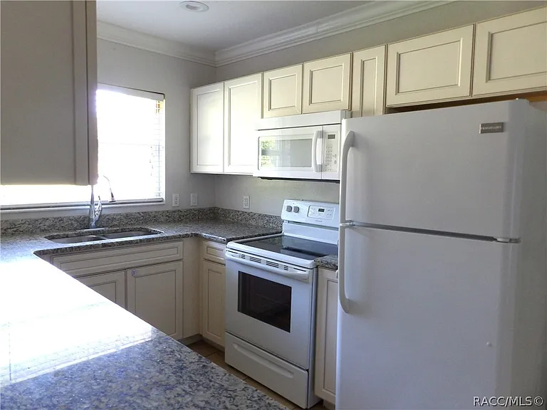 1006 Sherwood Ave — Photo 7