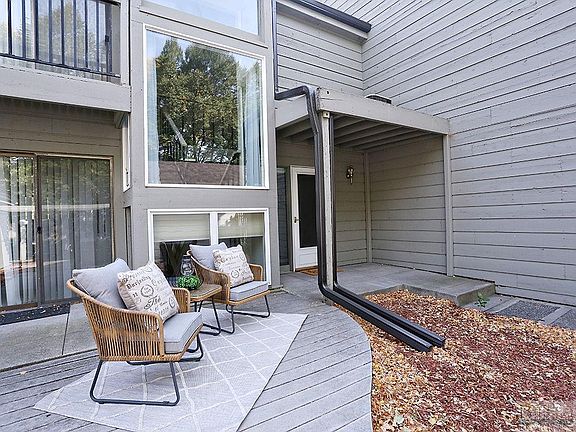 2nd image of 22 Heatherwood Ln