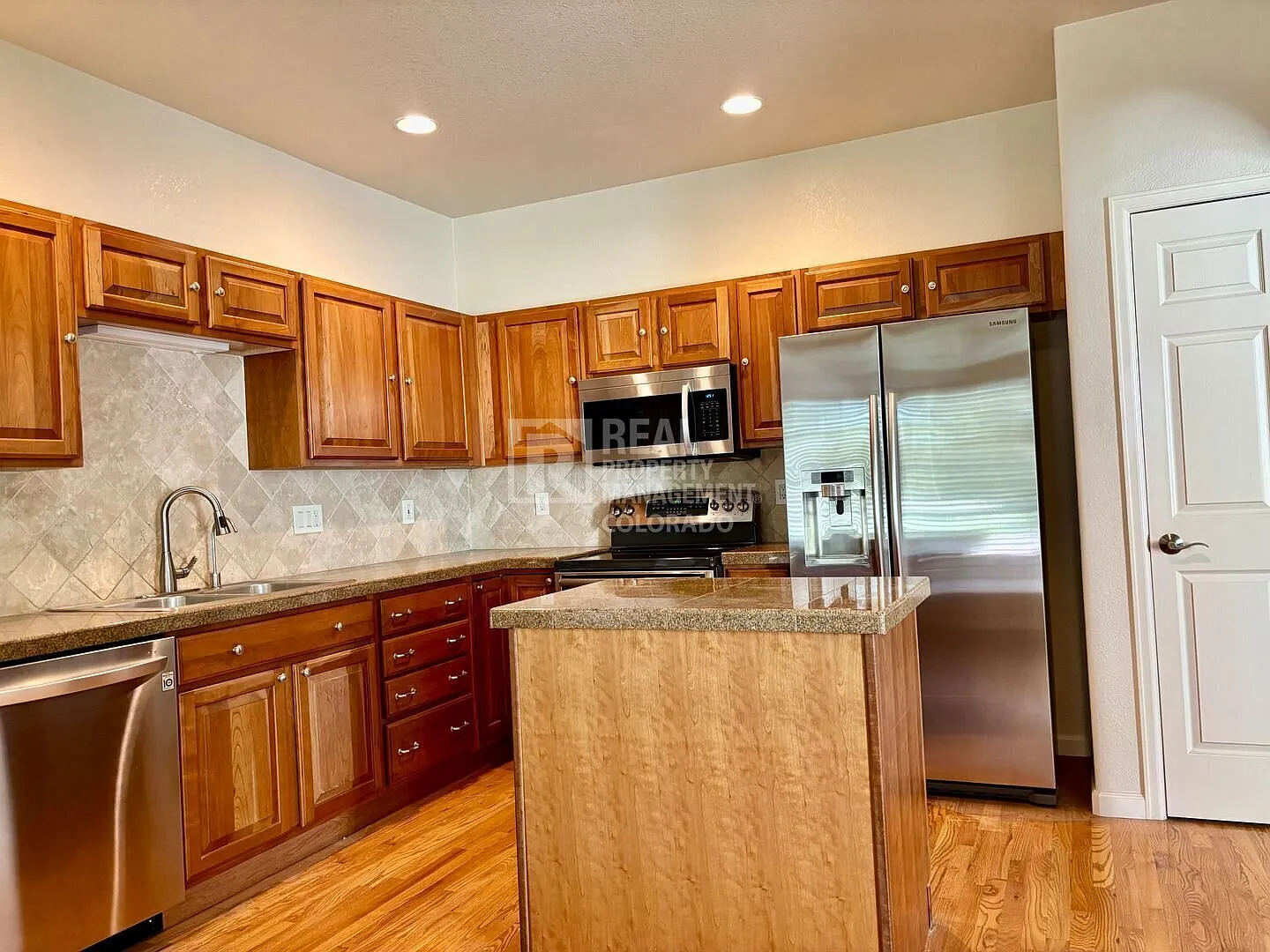 Beautifully Updated Littleton Rental with Great Location - 8512 S Lewis Way, Littleton, CO 80127 — Photo 2