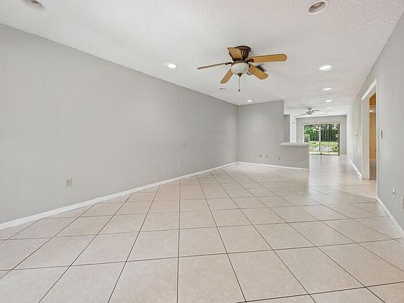 4th image of 5957 Forest Hill Boulevard #8