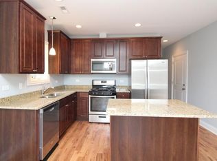 2450 W Diversey Ave #3, Chicago, IL 60647