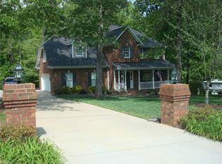 8192 Oak Creek Dr, Stokesdale, NC 27357