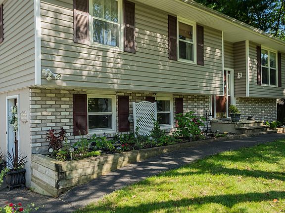2nd image of 36 Linden Ct