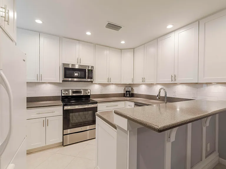 2403 Fairway Dr N — Photo 9