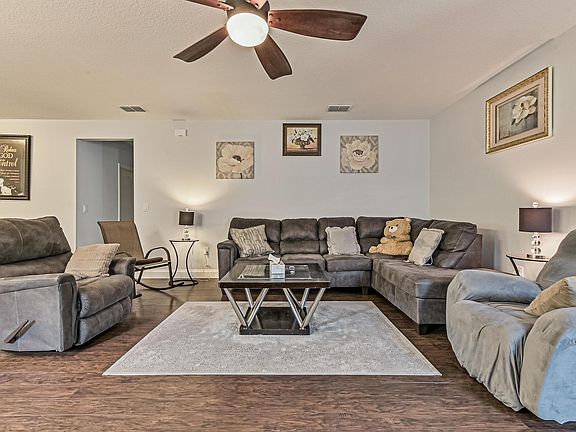 3rd image of 1731 Savannah Ln
