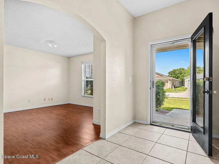 4211 Swanna Dr — Photo 8