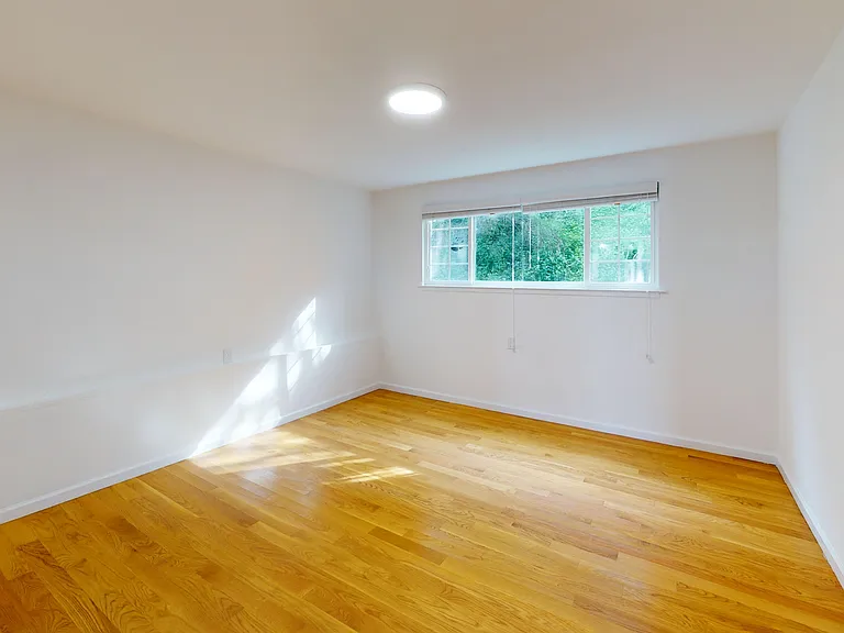 1040 Ashbury St — Photo 15