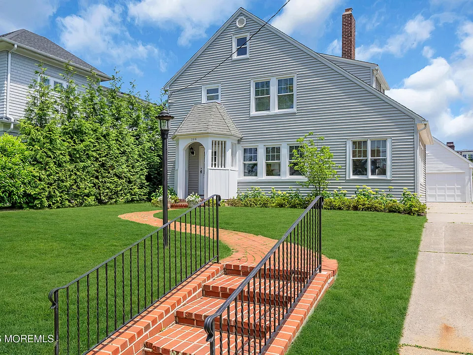 206 Monroe Ave