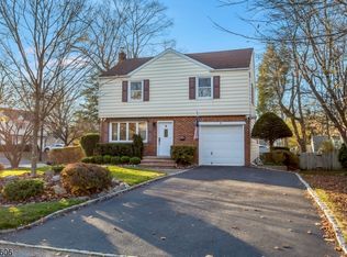 3 Highfield Ln, Cedar Grove, NJ 07009
