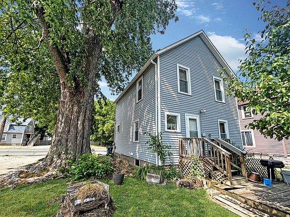 3rd image of 112 E Stockbridge Ave