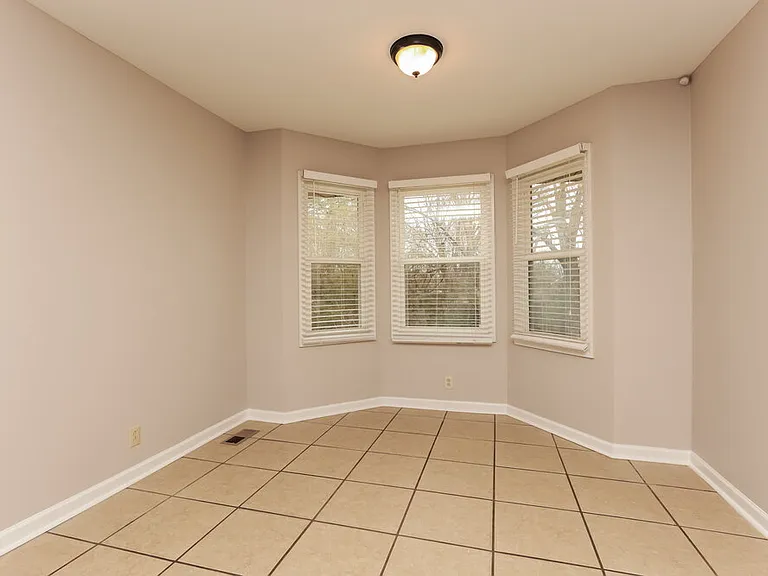 2406 Hillmont Dr — Photo 6