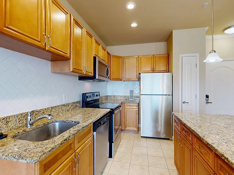 Signal Hill Apartment Homes — Photo 35
