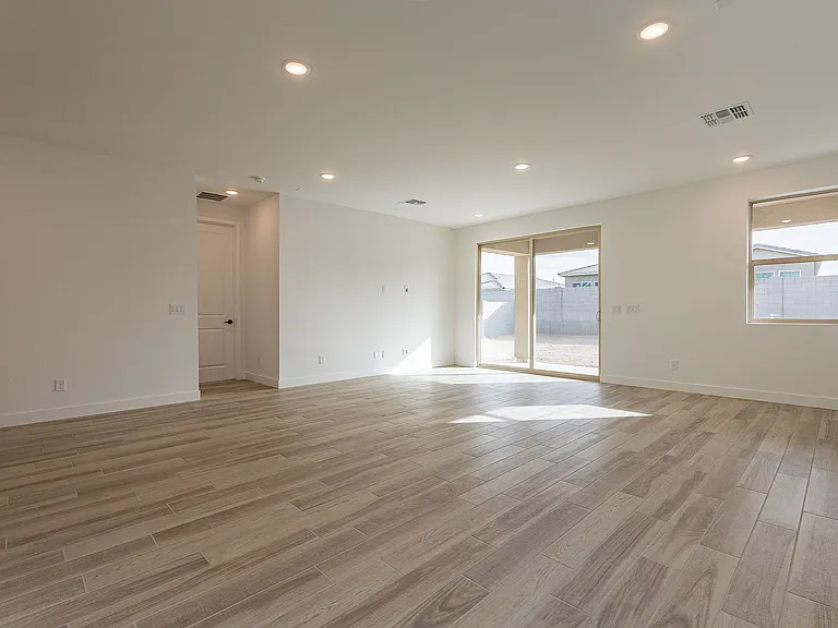 21411 W Meadowbrook Ave — Photo 9