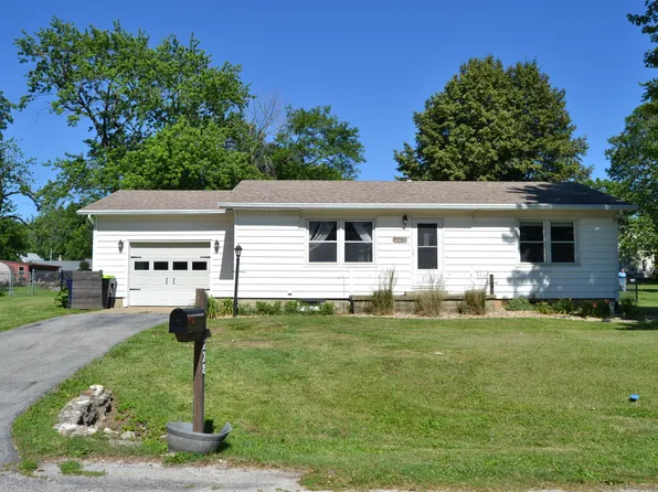 228 N Ash St, Maroa, IL 61756