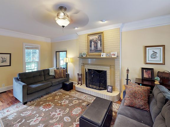 5th image of 1117 Gleaves Glen Dr