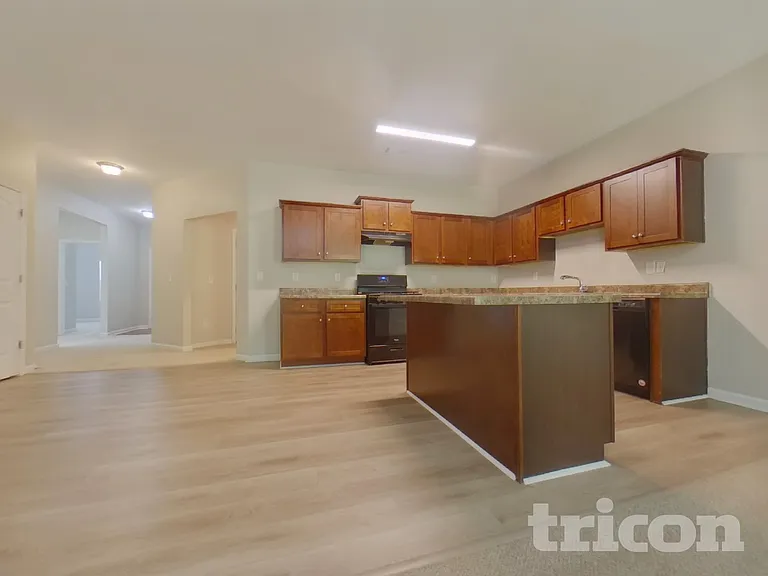 338 Brookwood Xing — Photo 3