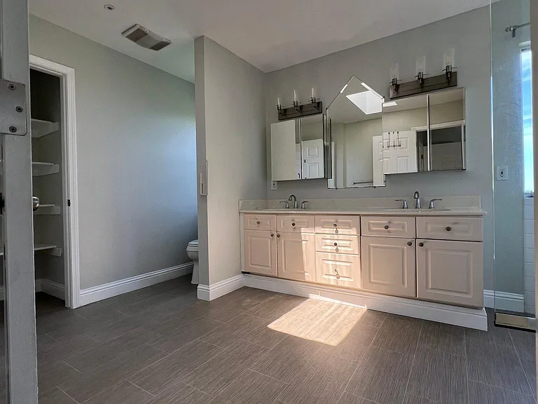 2278 Parnassus Ct — Photo 24