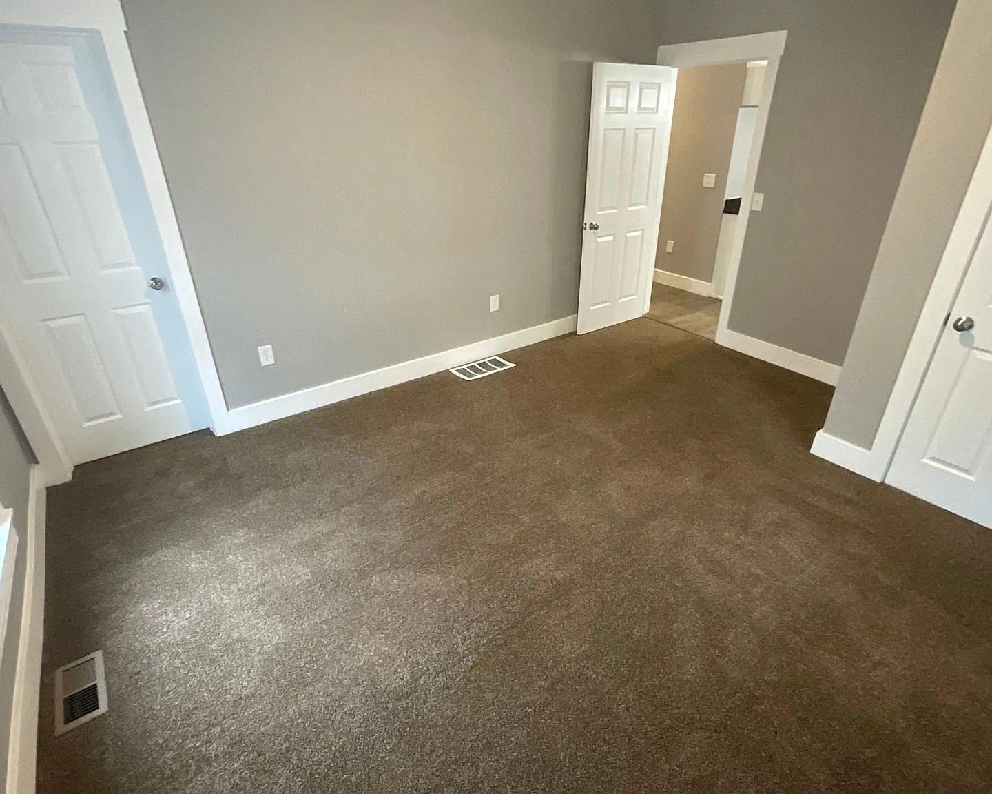 705 North Lincoln Street — Photo 1