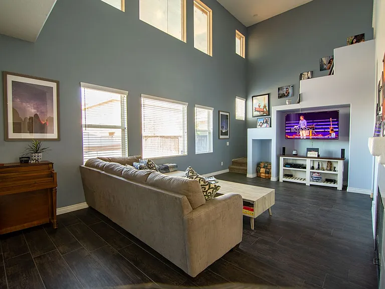 13411 Hawthorn Ave — Photo 10