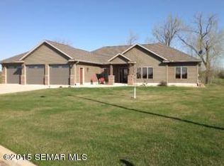 1525 Ashley Ct, Albert Lea, MN 56007