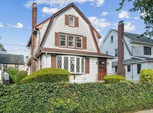 39 Linmouth Rd, Malverne, NY 11565