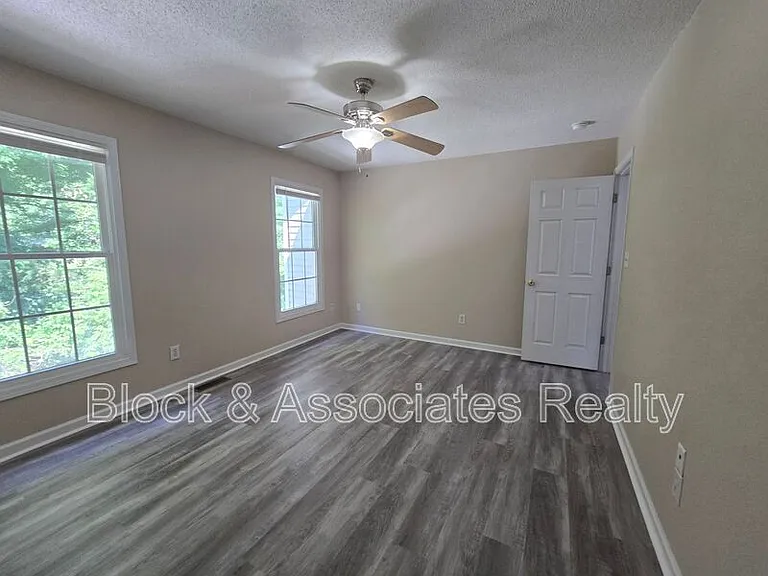 108 Maple Grove Ct — Photo 13