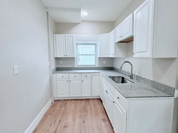 883 Union St, Manchester, NH