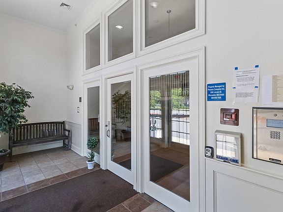 4th image of 1818 Main St Unit 216