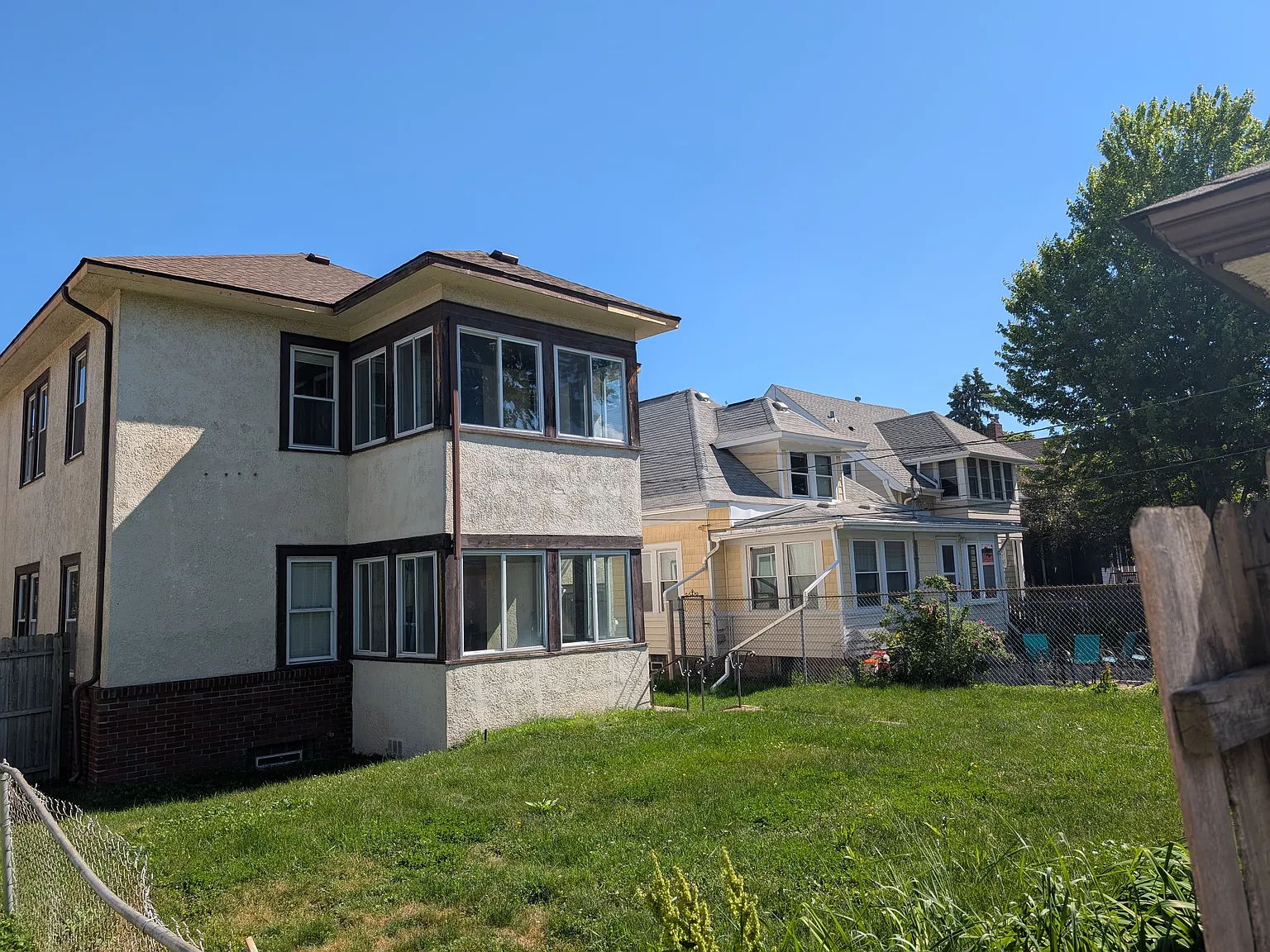 3 bed, 1300 sqft, $2,430 — Photo 2