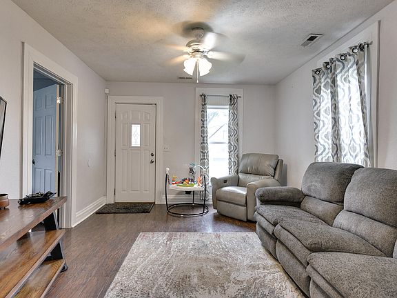 3rd image of 1318 Avenue I
