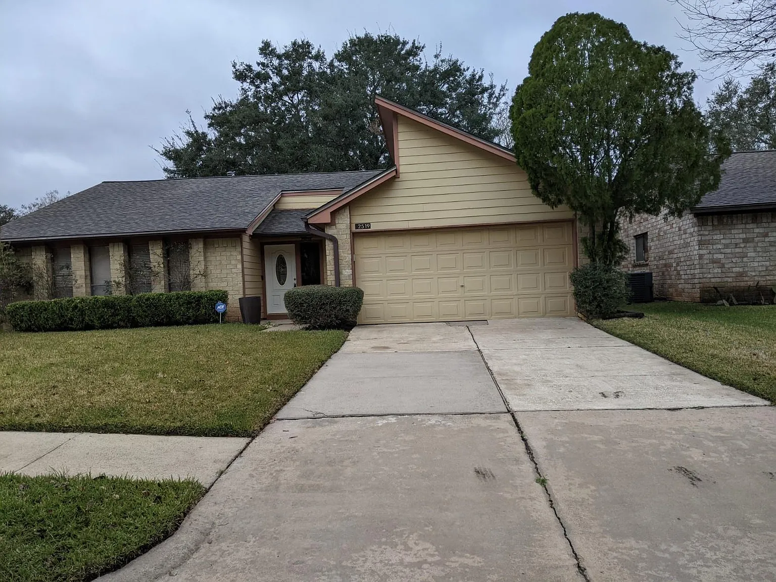 3 bed, 2.0 bath, 1710 sqft, $2,050 — Photo 1