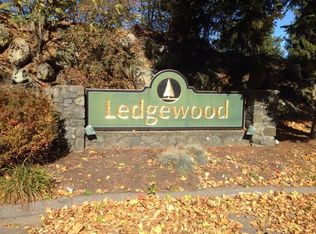 1 Ledgewood Way APT 2, Peabody, MA 01960
